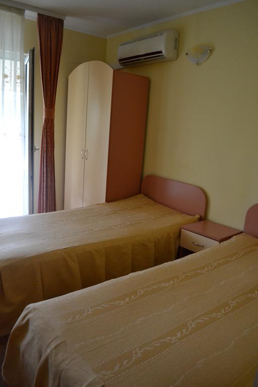 Pension Coral Baia Mare Bagian luar foto